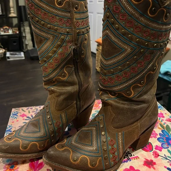 Boots - Picture 7 of 11